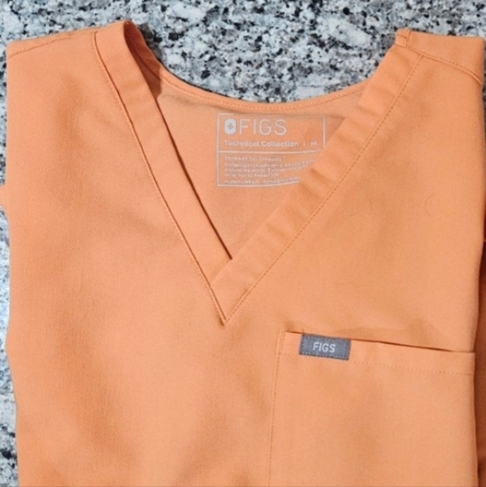 FIGS SCRUB TOP